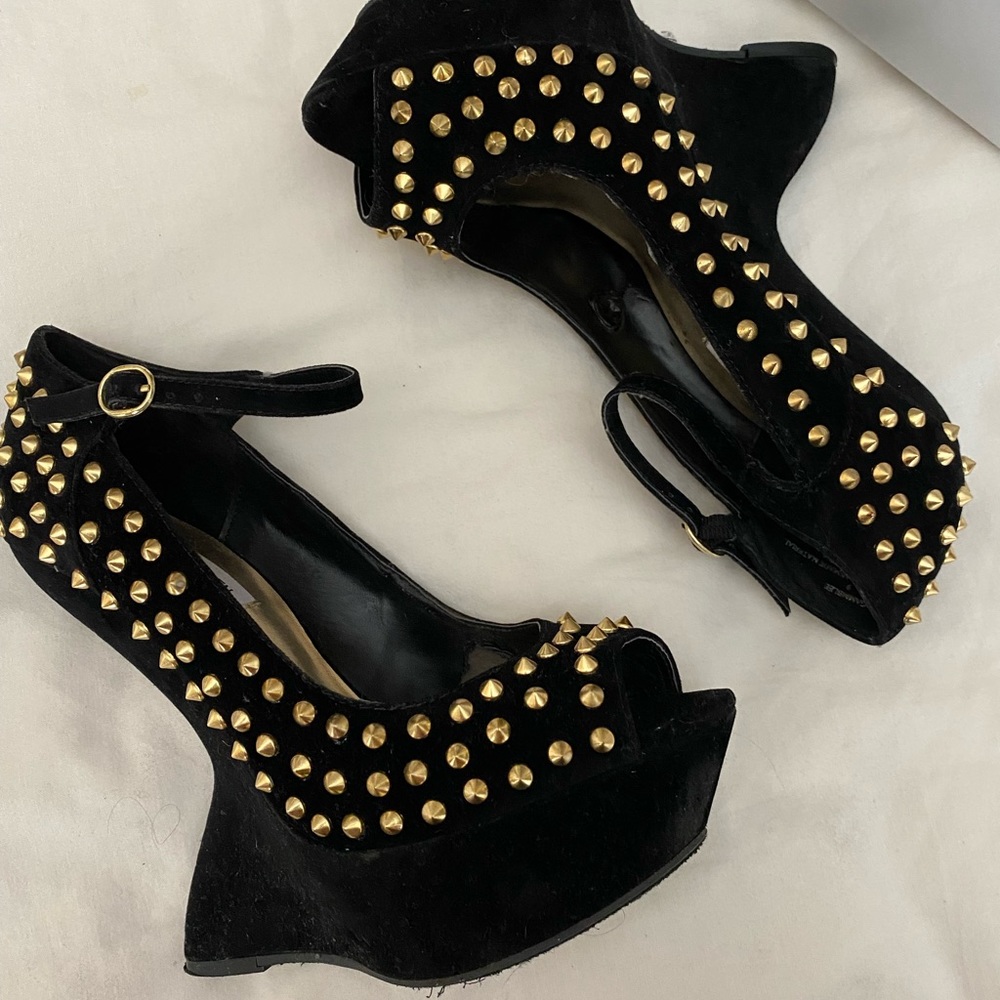 Steve Madden Wedge Size 9 - great condition